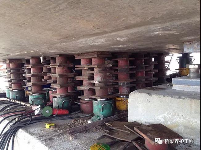 談一談橋梁同步頂升技術(shù)原理